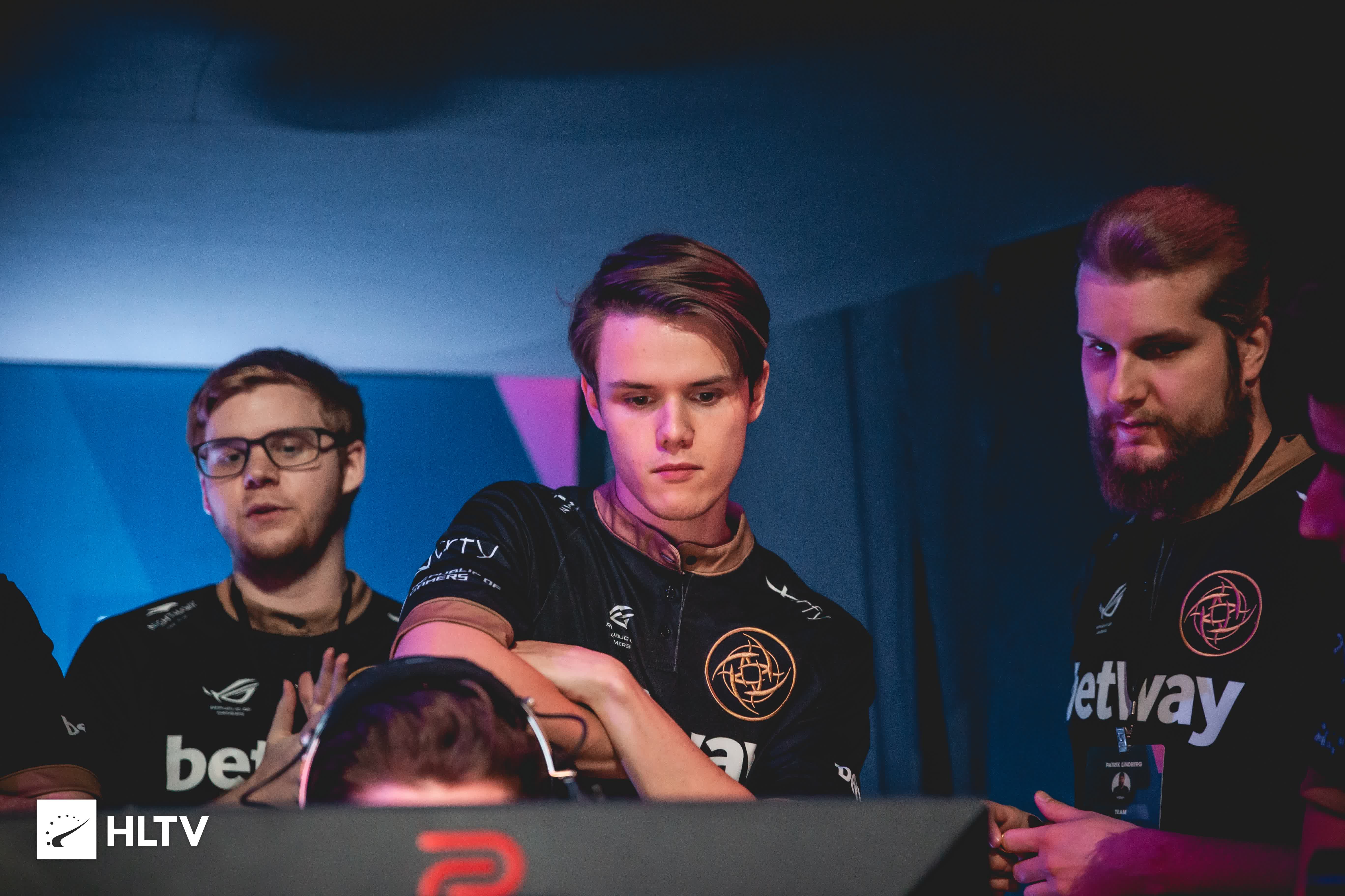 综合来看 综合来看