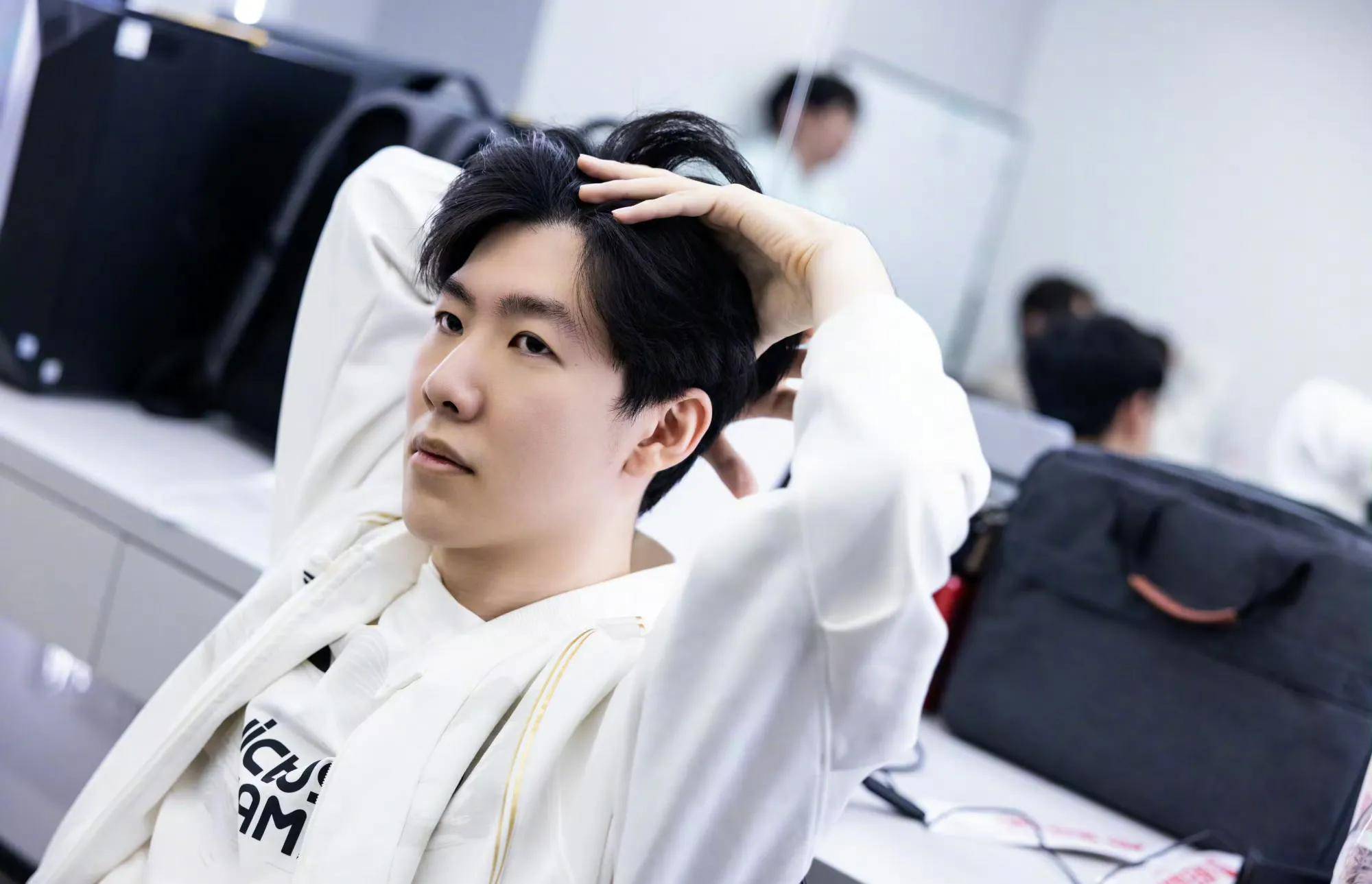 17121